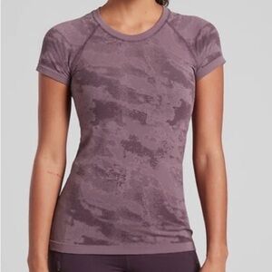 Athleta Momentum Crewneck Camo T-Shirt Activewear Athleisure Workout size M S292